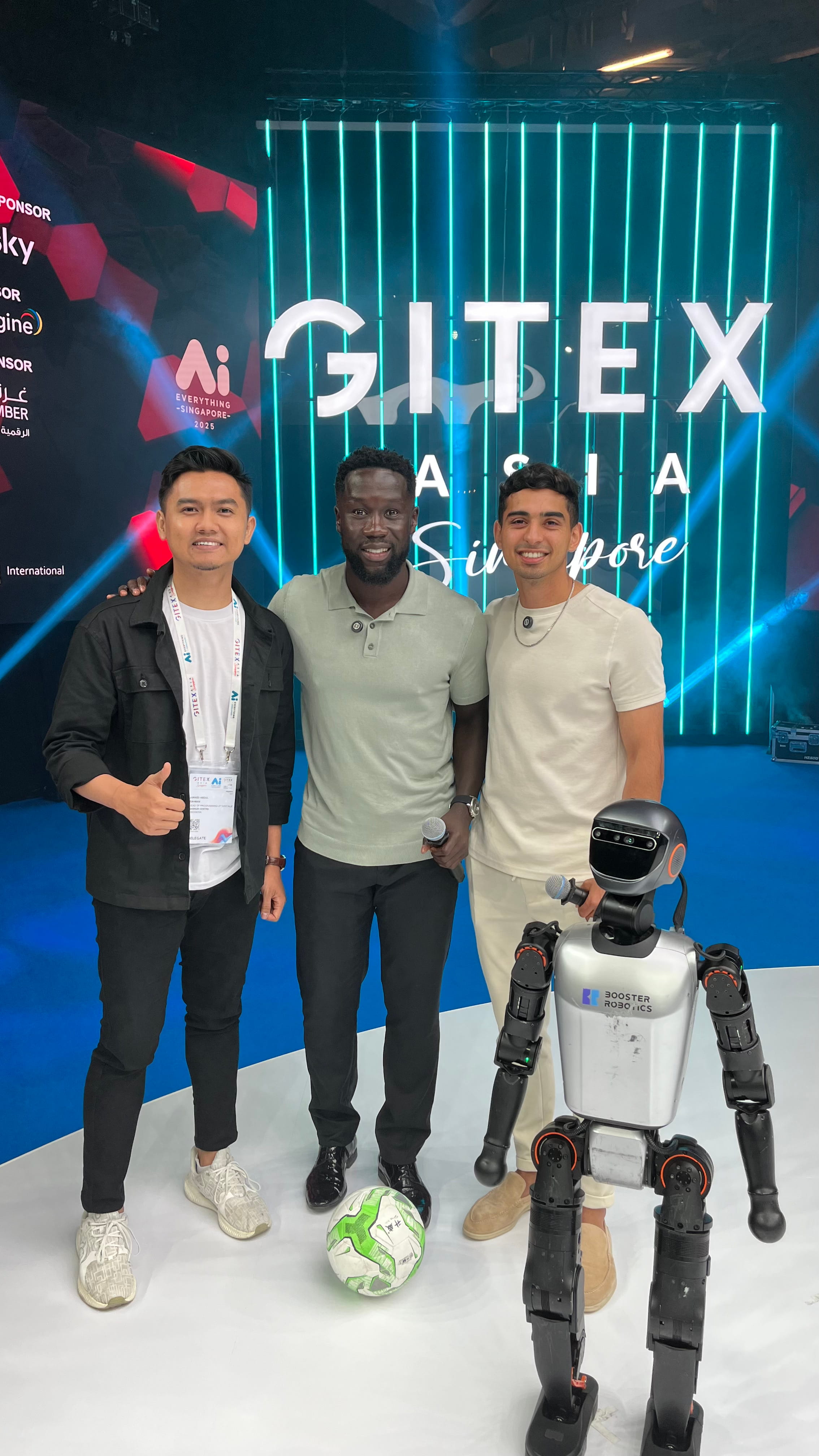 Met Bacary Sagna at GITEX Asia Singapore πΈπ¬